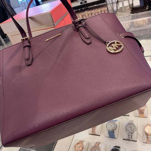 Michael Kors Gilly Large Drawstring Travel Leather Top Zip Tote 
Oxblood Color - Picture 14 of 16